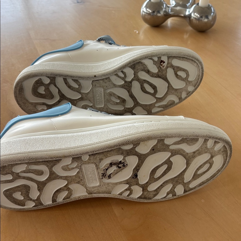 Alexander McQueen White leather Sneakers with Blue Laces - Picture 7 of 8